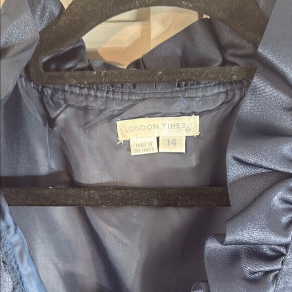 Elegant Navy Sleeveless Dress - Picture 2 of 10